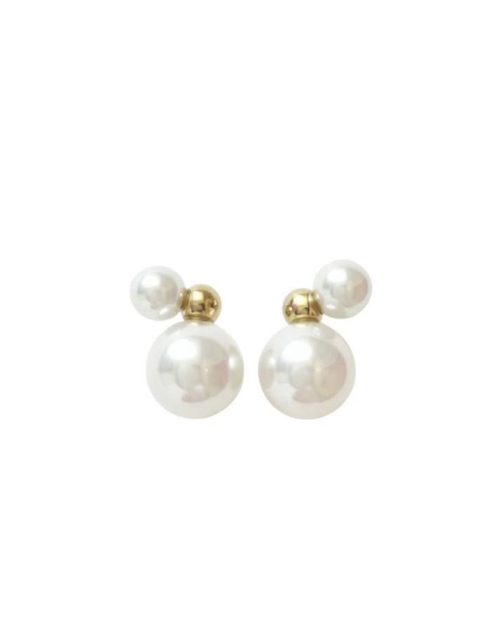 DAINTY PEARL STUDS